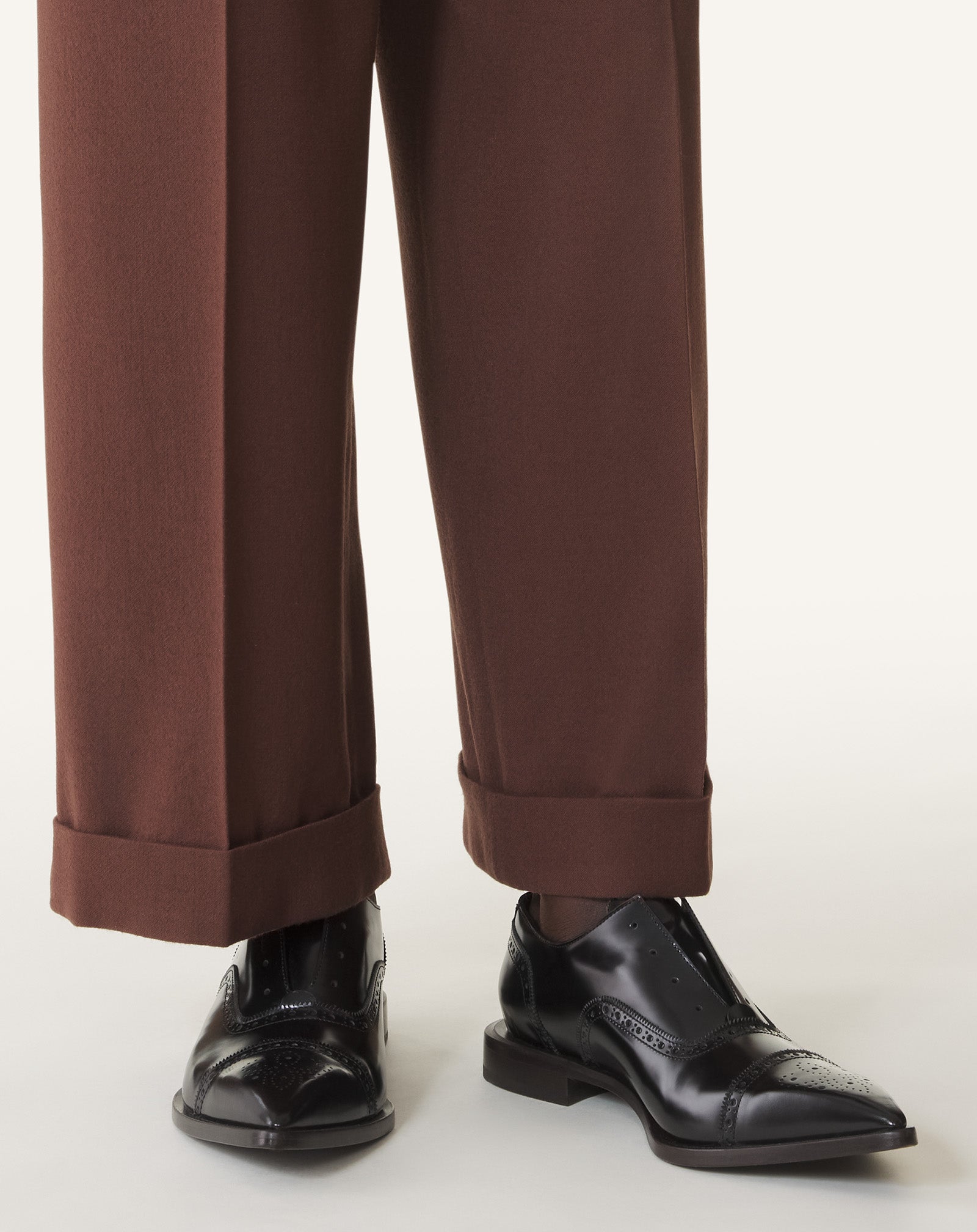 BROGUE OXFORD SHOE IN SHINY LEATHER - Image 7