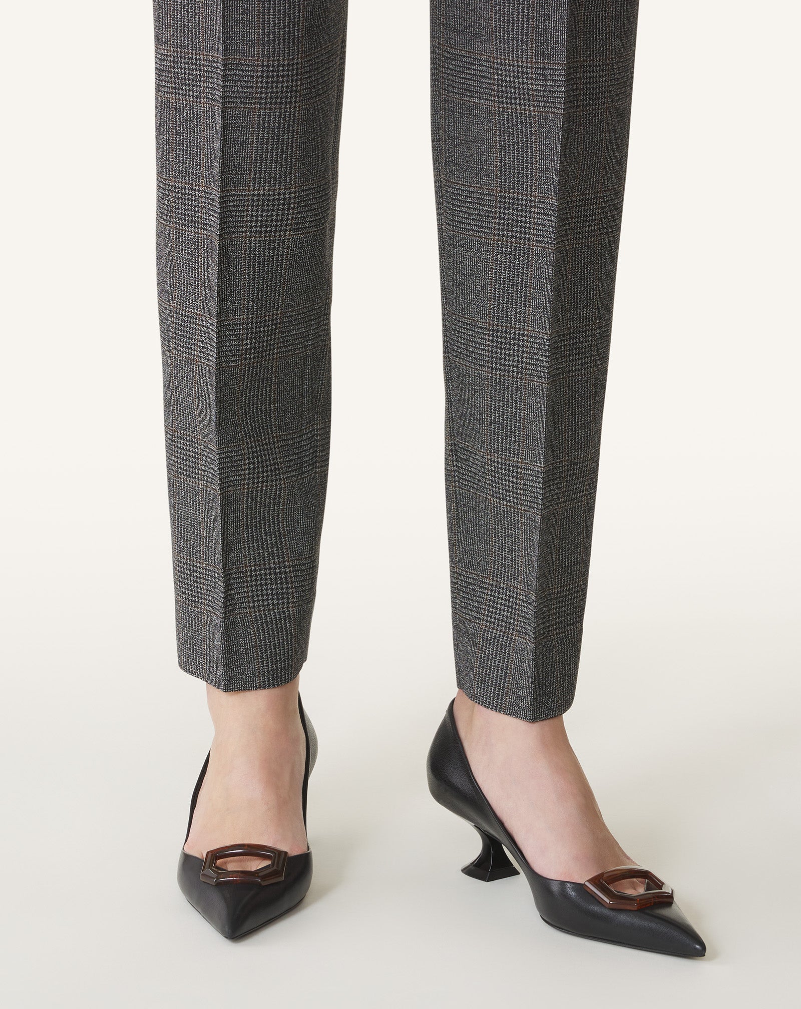 MIDNIGHT STEP LEATHER PUMP WITH BUCKLE - Image 7