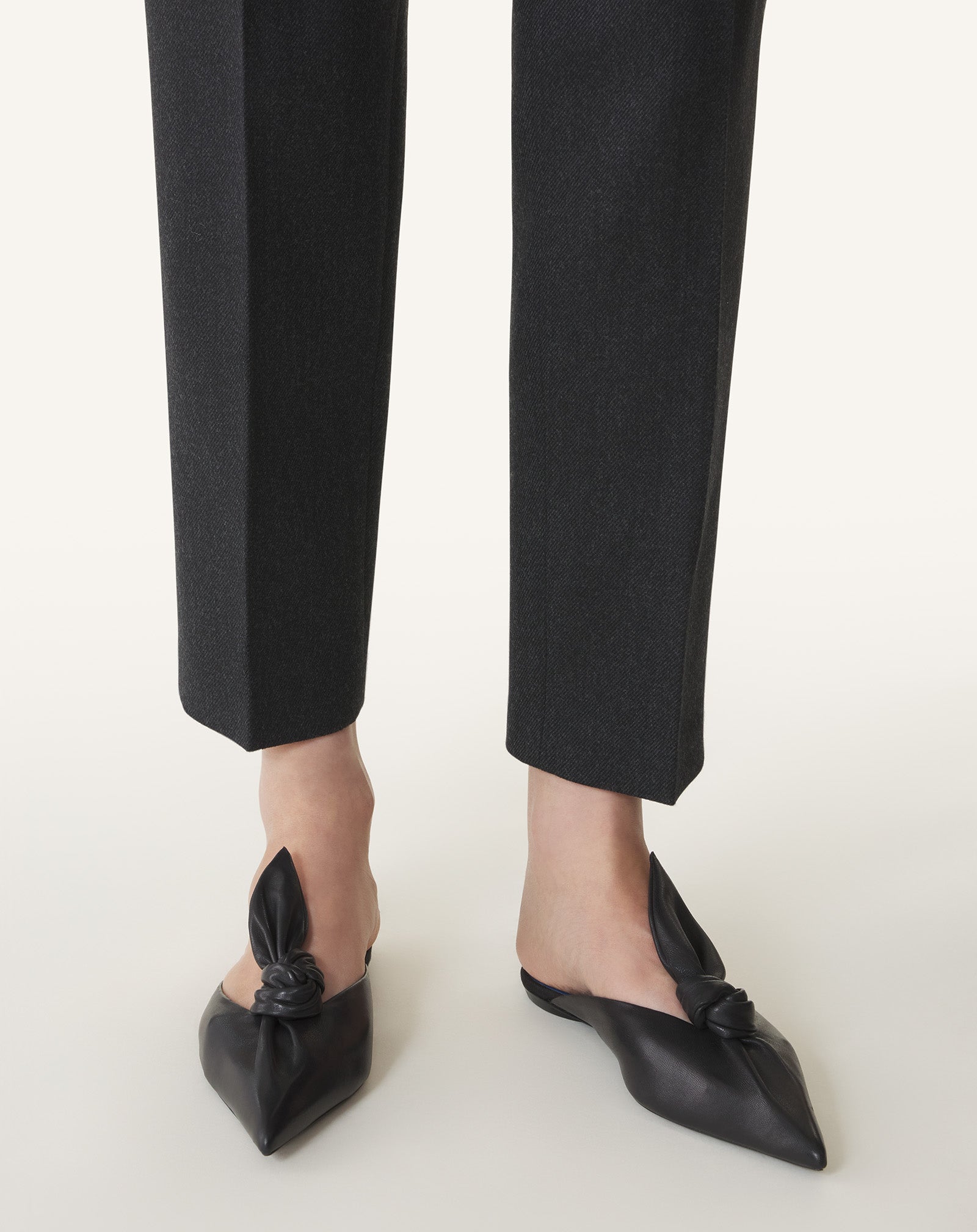 MIDNIGHT STEP LEATHER BOW MULE - Image 6