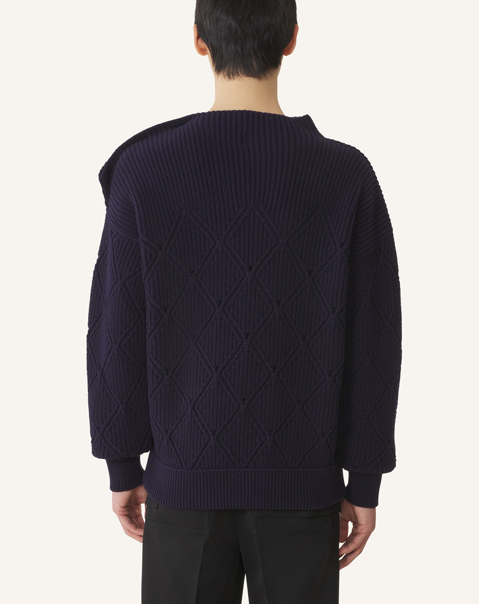 WOOL SWEATER WITH DIAMOND DETAIL - Image 4